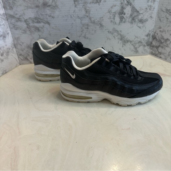 Nike Air Max 95 - Picture 2 of 9